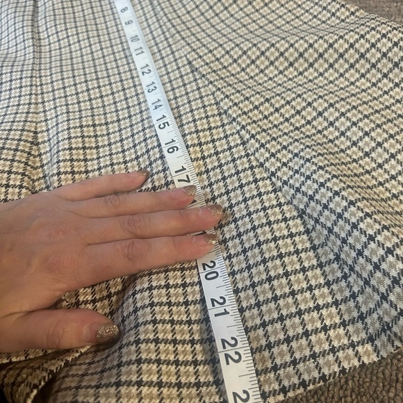 Mexx, size 8, tan/cream/brown plaid wool flared skirt, pleated, size zipper - Picture 10 of 10